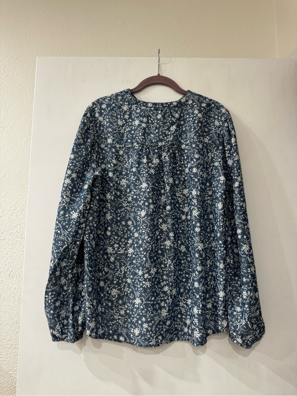 Blue Floral Button-Front Women’s Blouse Size L - Picture 7 of 9